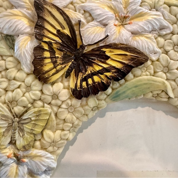 Hand painted frame 9” x 6.5” Floral Butterfly Picture Frame 4” x 6” picture - Picture 2 of 10